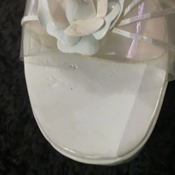 White platform pleasers - Picture 3 of 6